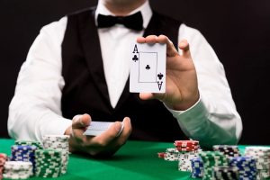 Dealer poker là gì, vai trò của dealer poker trong casino